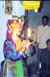 “Nướng” tiền cho đồng cô, đồng bóng ảnh 2