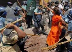 Hơn 200 người biểu tình bị thương