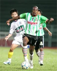 Khoảng cách mong manh ảnh 1