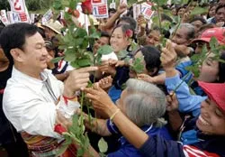 Thủ tướng Thaksin cân nhắc việc từ chức