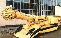 Việt Nam-Ba Lan hợp tác sản xuất máy đào lò AM 50Z