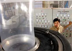 Tập trung vào hai nhóm hàng bao bì và đồ nhựa cao cấp