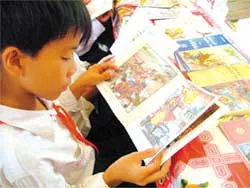 Tặng sách cho gần 6.000 học sinh huyện Cần Giờ