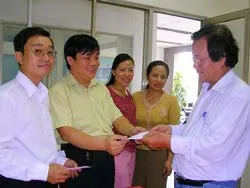 Bệnh viện Chợ Rẫy giảm 430 triệu đồng viện phí cho bệnh nhân nghèo