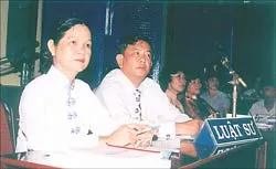 Vì sao “vắng bóng” luật sư?