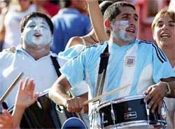 Học sinh Argentina xem World Cup 2006 trong lớp ảnh 1
