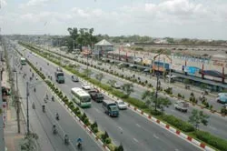 Đường Trường Chinh đã mở rộng nhưng vẫn kẹt xe?