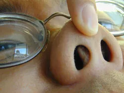 Dùng thuốc nhỏ mũi và xịt mũi như thế nào?