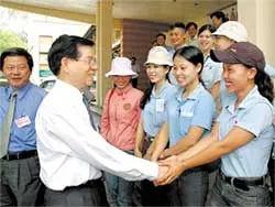 Lãnh đạo TPHCM đối thoại với công nhân