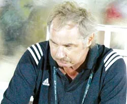 Ông Riedl bạc đầu ảnh 1