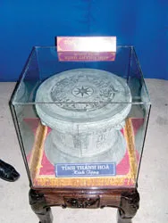 Tiếp nhận phiên bản trống đồng Đông Sơn