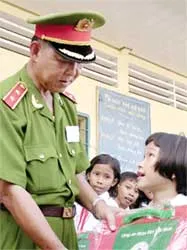Chăm lo cho đồng bào Khmer