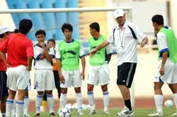 Làm quen điều kiện thi đấu ảnh 1