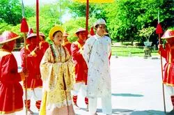 Ngọn nến Hoàng cung*