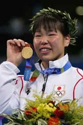 Mỹ vươn lên dẫn đầu Olympic Athens ảnh 2