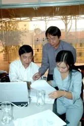 Giám đốc Sở Tài nguyên và Môi trường TP HCM Trần Thế Ngọc giao lưu cùng bạn đọc ảnh 5