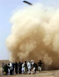 Tổng thống Hamid Karzai thoát chết