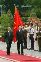 Nồng nhiệt chào đón Thủ tướng CHND Trung Hoa Ôn Gia Bảo ảnh 3