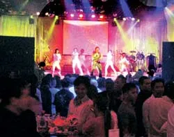 Đi quán bar,phòng trà nghe nhạc