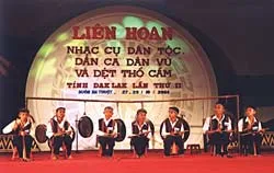 Liên hoan nhạc cụ dân tộc, dân ca – dân vũ, dệt thổ cẩm ảnh 2