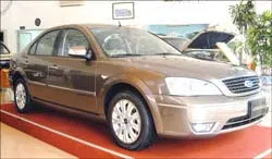 Ford Việt Nam giới thiệu xe Mondeo mới phiên bản 2004