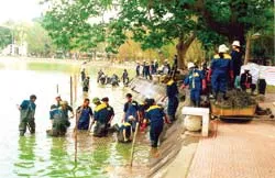 Đừng để đến lúc nước Hồ Gươm cạn mới lo giải pháp bổ sung