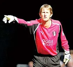 Van Der Sar sẽ phải rời Fulham ảnh 1