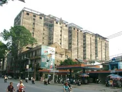 Ngước cổ nhìn… chung cư