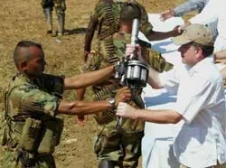 Giải giáp 1.400 binh sỹ thuộc tổ chức AUC