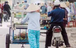 Hàng rong ngập đường ảnh 2