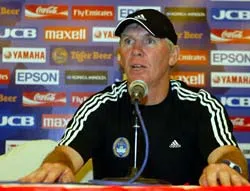 Giữa  Withe và Tavares