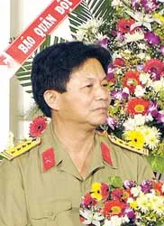 Món nợ lớn của người cầm viết