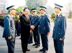 Thủ tướng Phan Văn Khải thăm quân chủng Phòng không - Không quân