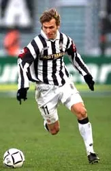 Pavel Nedved: “Tôi tưởng đã không thể thi đấu được nữa” ảnh 1