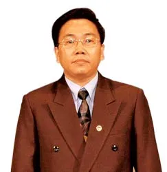 10 gương mặt doanh nghiệp trẻ xuất sắc nhất TP Hồ Chí Minh năm 2004 ảnh 2