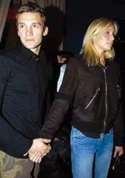 Chuyện tình cầu thủ ảnh 7