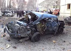 Ô tô đánh bom, 4 người chết