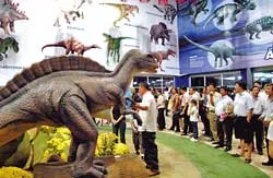 Ra mắt “Thế giới khủng long” ở Đầm Sen