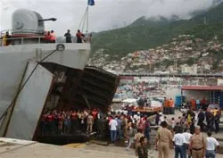 Hàng ngàn người phải sơ tán vì lũ lụt