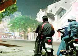 Bắt 10 đối tượng đua xe gắn máy trái phép