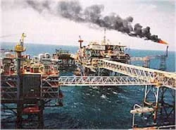 Giá dầu mỏ thế giới tiếp tục tăng