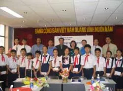 Khen thưởng đoàn học sinh TPHCM đạt giải cao tại cuộc thi toán quốc tế