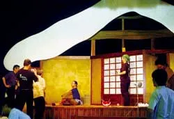 Công diễn vở kịch “Hạc chiều”