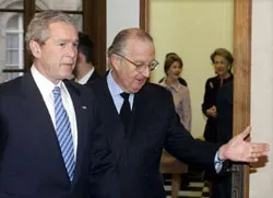 Tổng thống Mỹ W.Bush bắt đầu chuyến thăm châu Âu