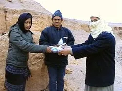 Hai nhà báo người Indonesia được trả tự do