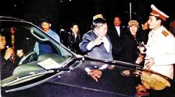 Bài 1: Công chức đi đền chùa...(?!)