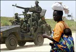 Xung đột dữ dội giữa quân đội LHQ và dân quân địa phương