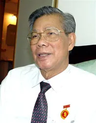 “Người nhắm mắt” giúp nhiều người sáng mắt