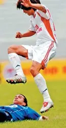 Bóng đá thời “ngọa hổ tàng long”