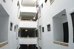 Ai chịu trách nhiệm?